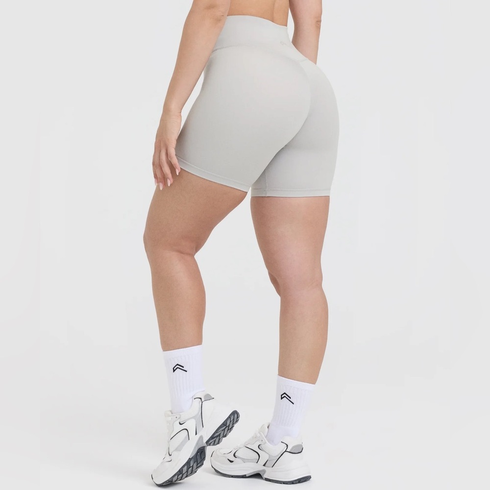 ONER ACTIVE TIMELESS HIGH WAISTED SHORTS IN LIGHT GREY - S